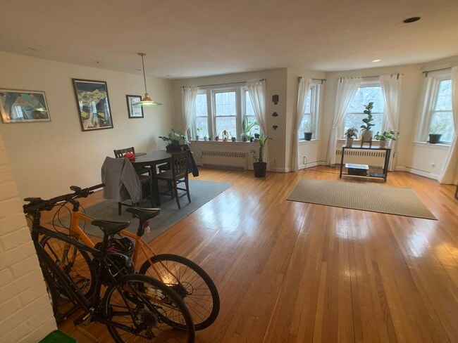 Building Photo - 20 Dean Rd