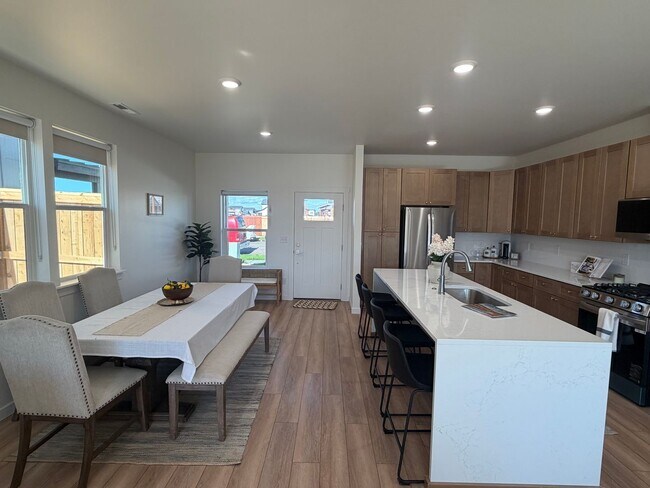 Building Photo - 828 Spaniel Ln