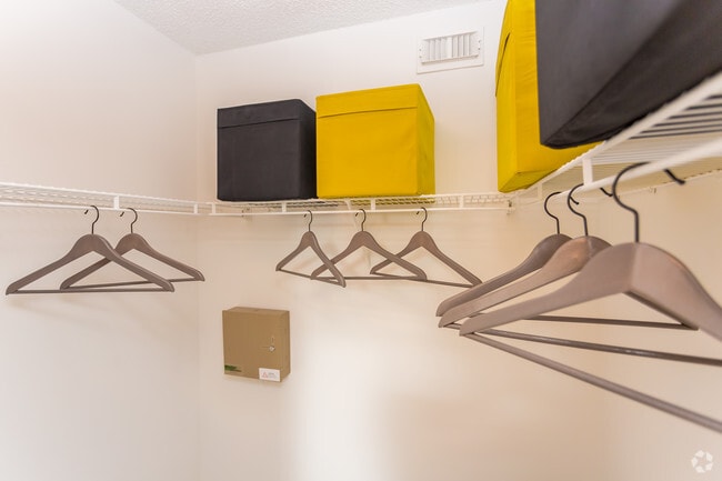 Closet - Avana at the Moors