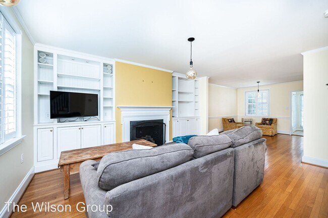 Foto del edificio - 2 br, 2.5 bath House - 18 W. Locke Lane