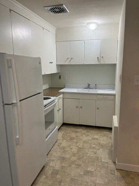 Building Photo - 11301 Dogwood Dr