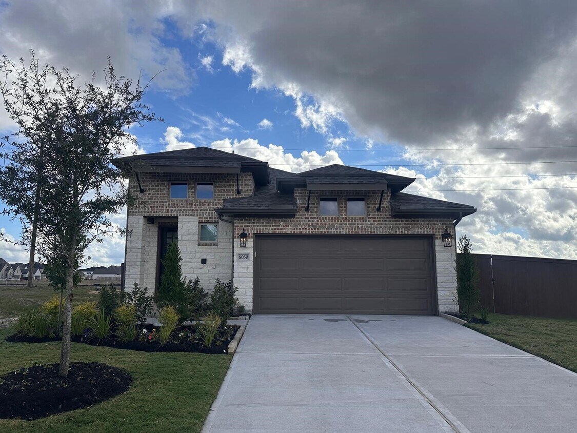 Foto principal - 6030 Cottontail Ln