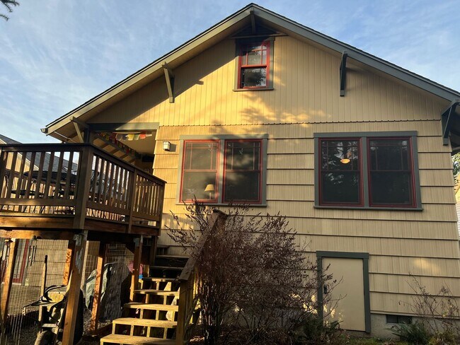 Foto del edificio - Beautifully updated 3 bed/2bath bungalow i...