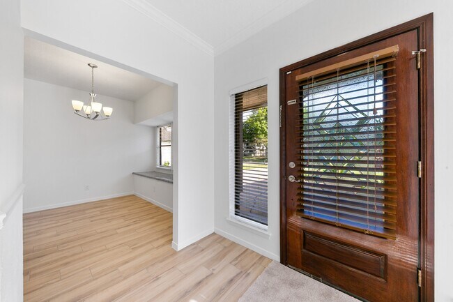 Foto del edificio - 819 Millpond Dr