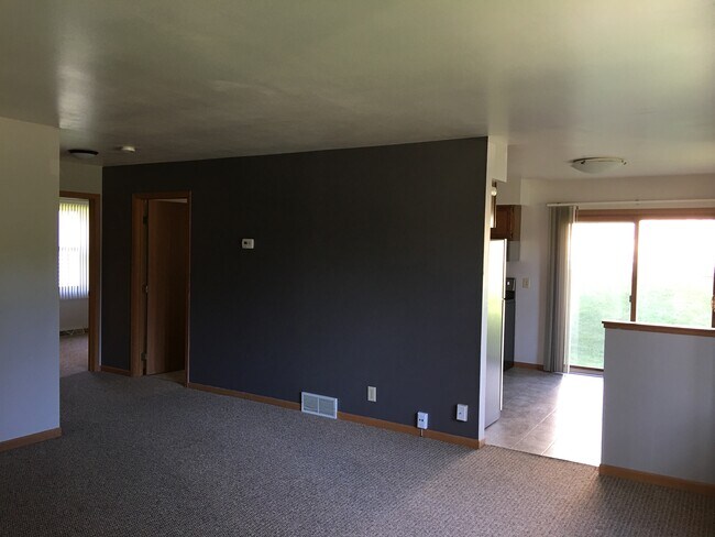 Building Photo - 402 Manchester Ln