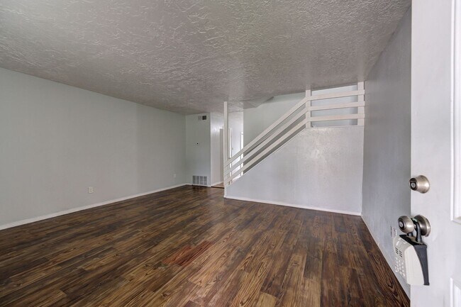 Building Photo - Fantastic 2 Bed/ 1.5 Bath Located in Norman