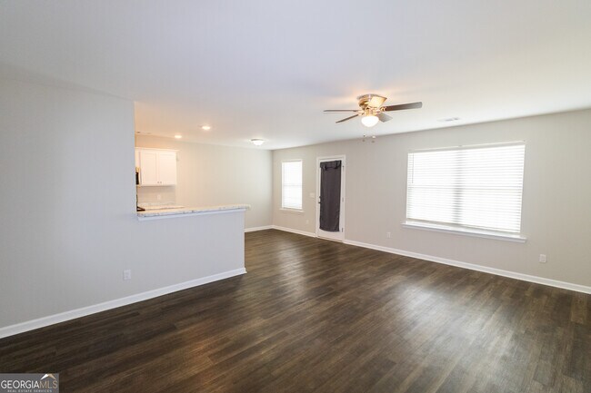 Foto del edificio - 123 Callaway Cres