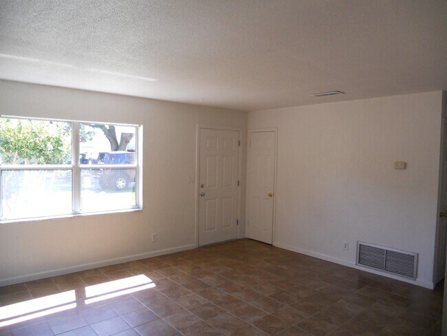 Photo - 1953 Nelson Ave House