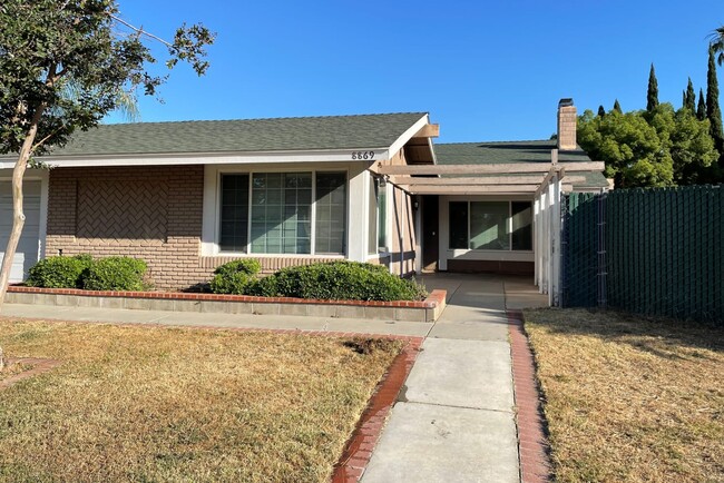 Building Photo - 8869 Cherbourgh Dr