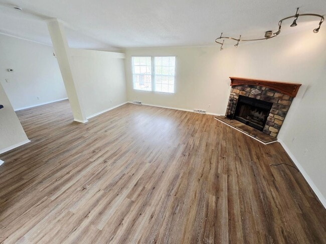 Building Photo - 3 Bed 2 Bath in quiet country setting! View this home TODAY!