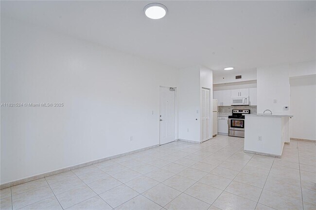 Foto del edificio - 7200 NW 114th Ave