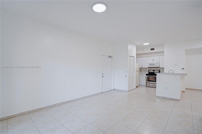 Building Photo - 7200 NW 114th Ave