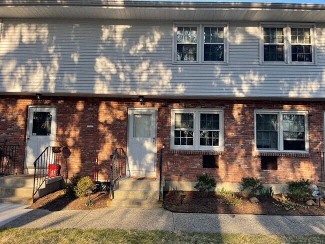 Building Photo - 18 Mallane Ln