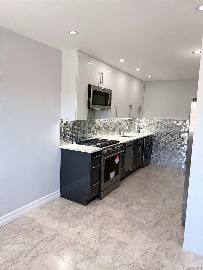 Building Photo - 59-19 74th St