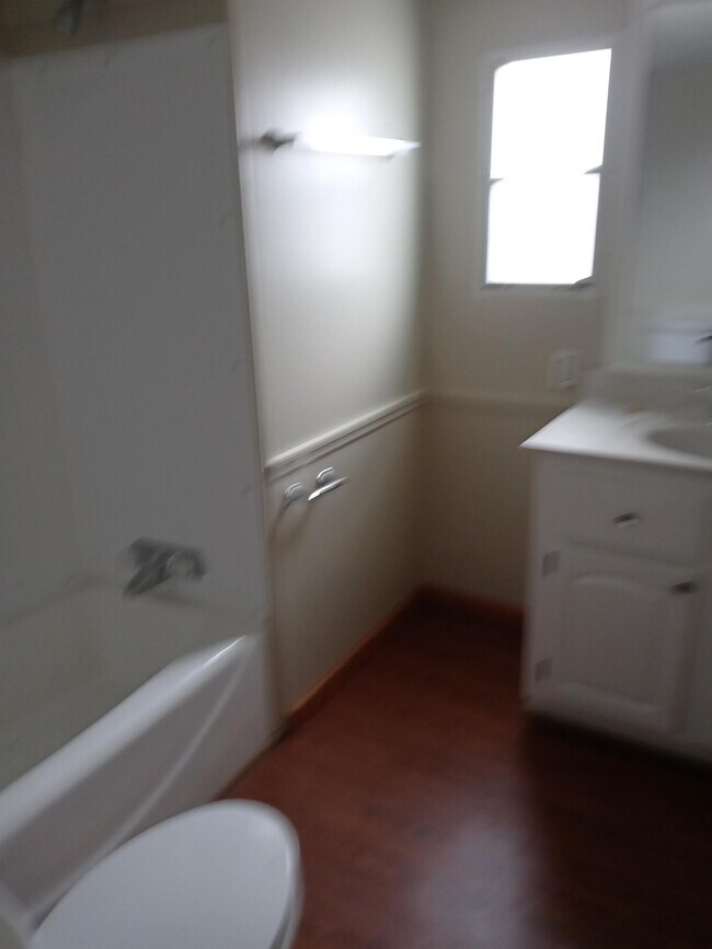 Building Photo - 455 Golden Way