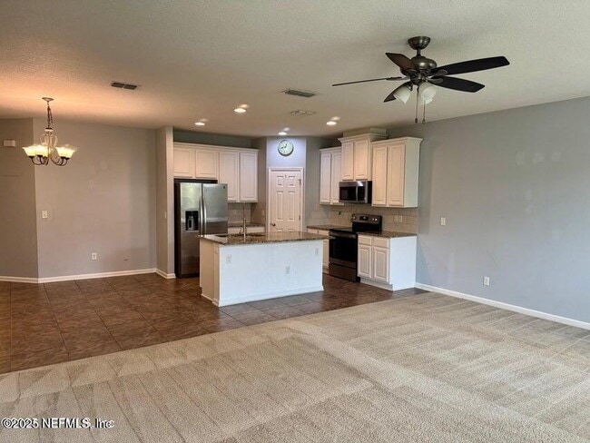 Building Photo - 11745 Lake Bend Cir