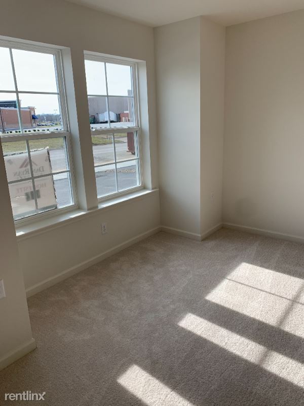Building Photo - 3 br, 2.5 bath Townhome - 650 Thumper Dr