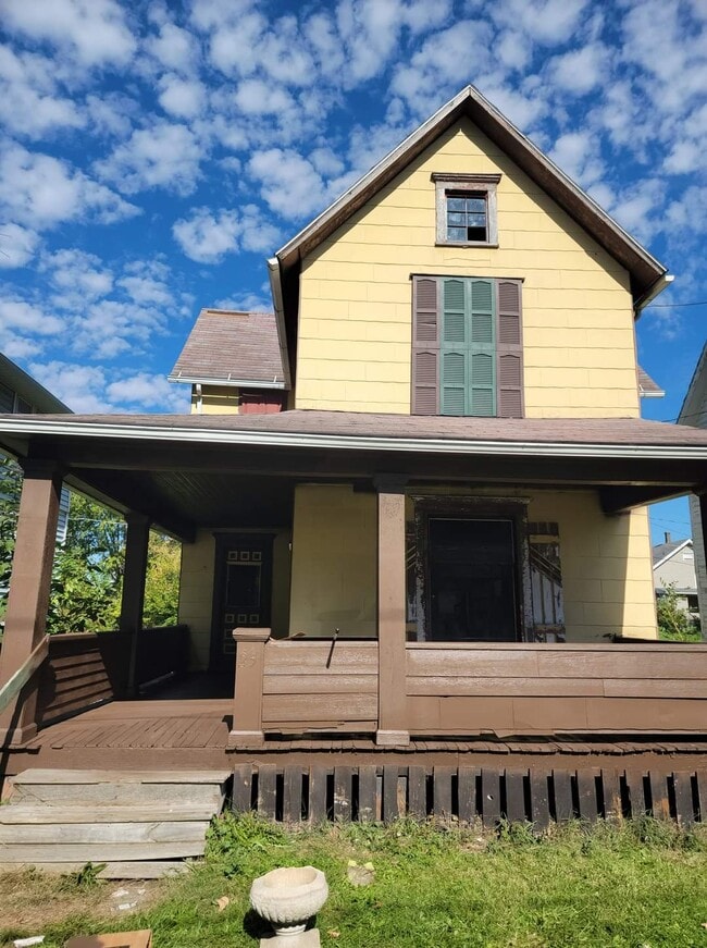 Building Photo - 25 Swanger Ave