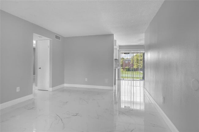 Building Photo - 5325 Curry Ford Rd