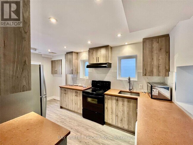 Building Photo - 316 Willowdale Ave