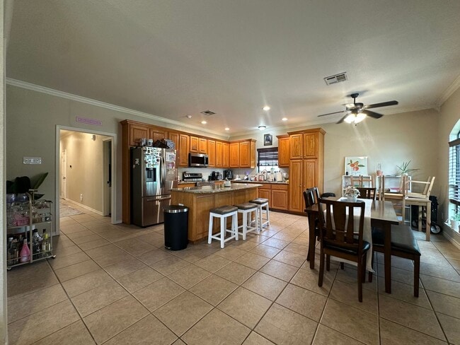 Building Photo - 221 Gurley Ln