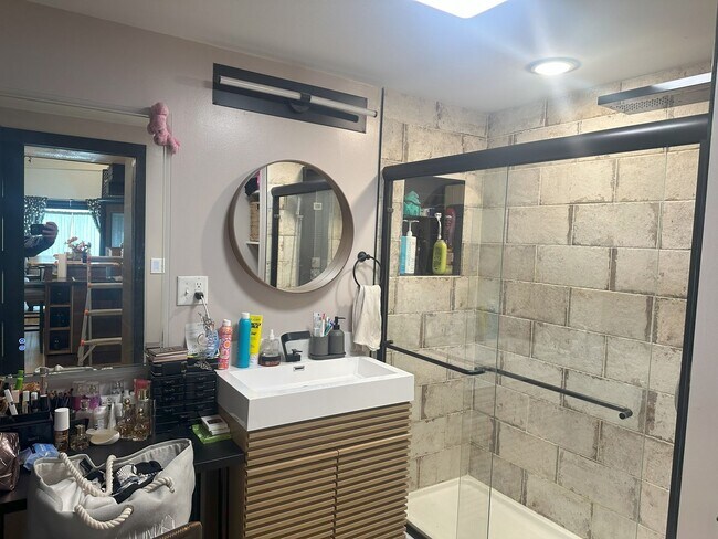 Foto del edificio - Chic Newly Remodeled Loft-Style 1 Bedroom ...