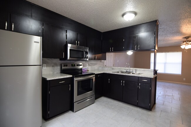 Foto del edificio - 521 Lisa Cir