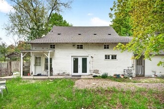 Building Photo - 79 Quaker Hill Rd