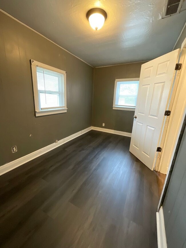 Building Photo - PRE-LEASING!! AVAILABLE JUNE 10TH Very Nice 2 Bedroom 1 Bath House - Recently Remodeled!