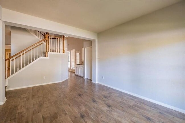 Building Photo - 505 Oak Park Dr