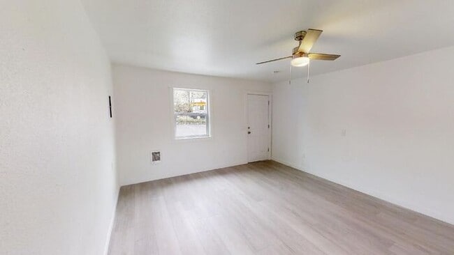 Building Photo - Renovated Phoebe Flats Retreat: On-Site Taqueria, Prime Location & 1st Month Rent FREE!