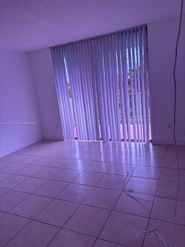 Foto del edificio - 482 NW 165th St