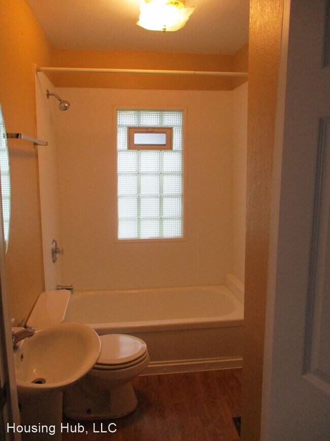 Building Photo - 3 br, 1 bath House - 2205 Minnehaha Ave E