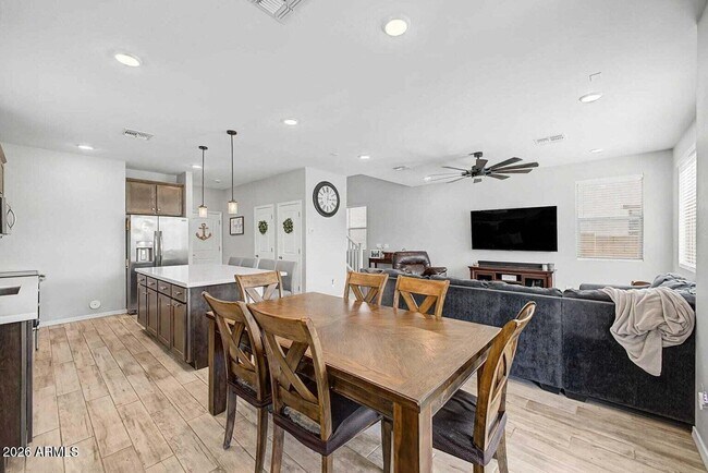 Building Photo - 1033 S 150th Dr