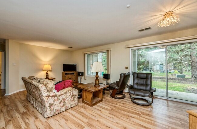 Family Room - 1727 W Hawkes St