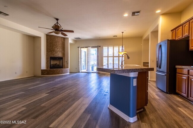 Building Photo - 11877 N Mesquite Hollow Dr