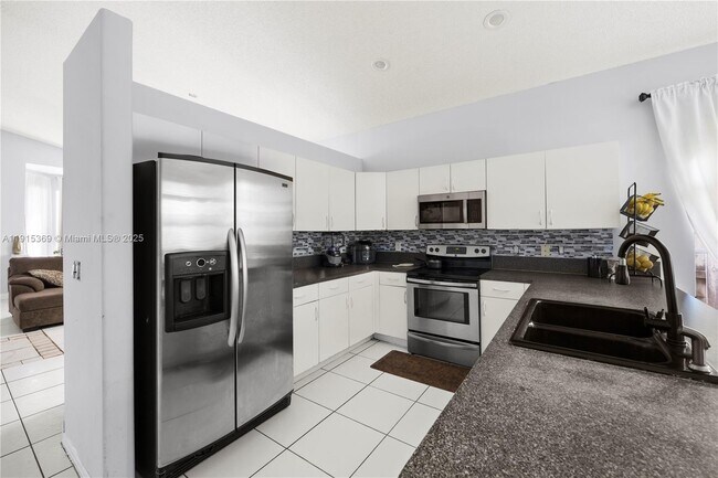 Foto del edificio - 7673 NW 19th St