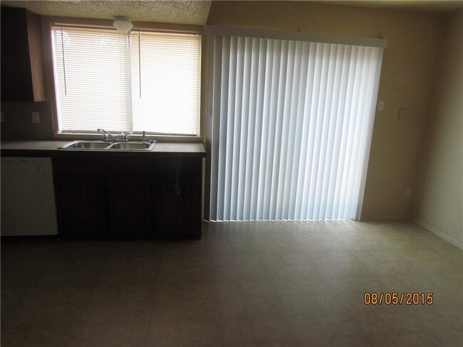 Foto del edificio - 302 Candlewood Ln