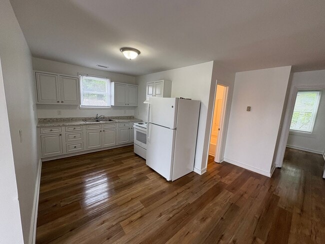 Building Photo - Three Bedroom One Bath Second Story Duplex...