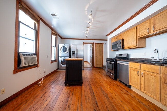 Building Photo - 1417 6th St NE