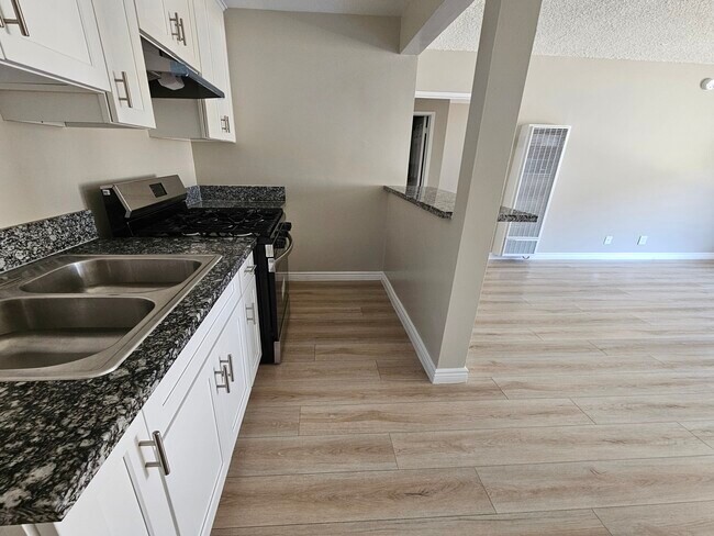 Building Photo - 8936 Cedros Ave