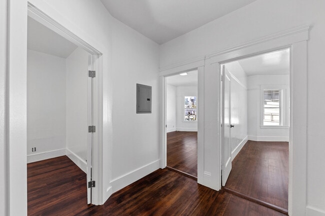 Building Photo - 318 Harriet St