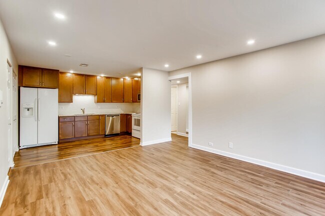 Building Photo - 9427 Bay Colony Dr