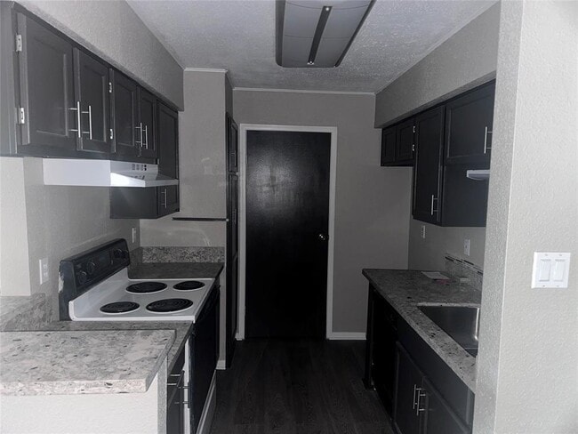Building Photo - 7400 Bellerive Dr