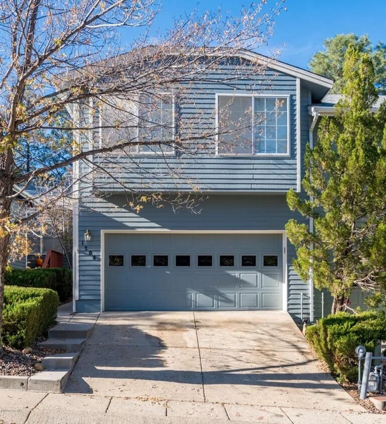 Foto principal - 4 bedroom 3 bath 2 car garage- Large Townhome In *Timber Ridge Subdivision*