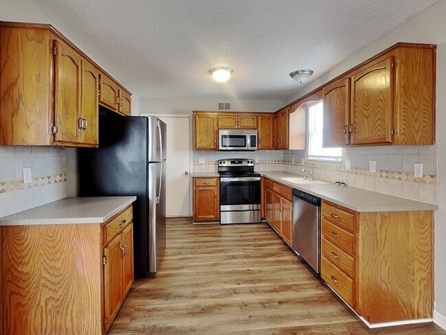 Building Photo - 19923 E 17th St N