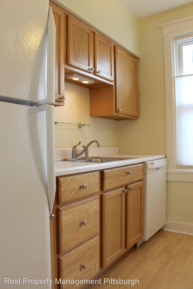 Building Photo - 3 br, 1 bath House - 2534 Beechwood Blvd