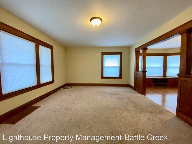 Building Photo - 4 br, 2 bath House - 137 N Wabash Ave
