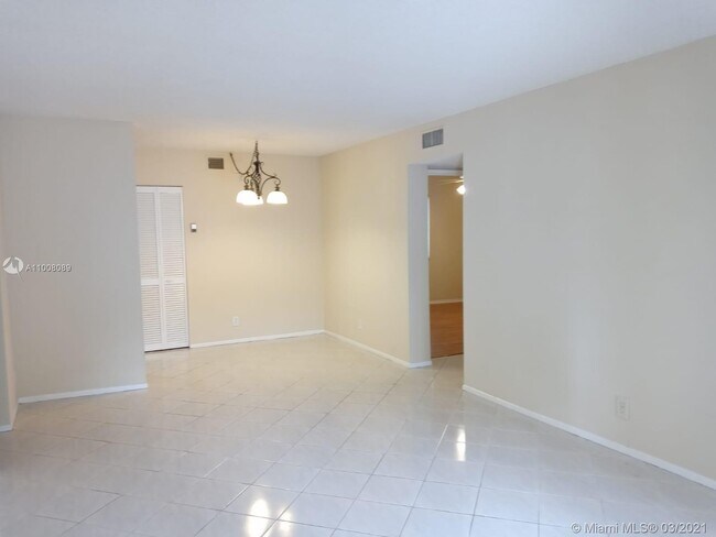 Foto del edificio - 503 Gardens Dr