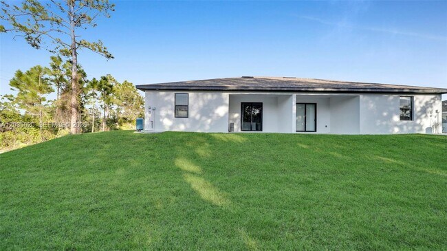 Foto del edificio - 4980 Fairway Ct